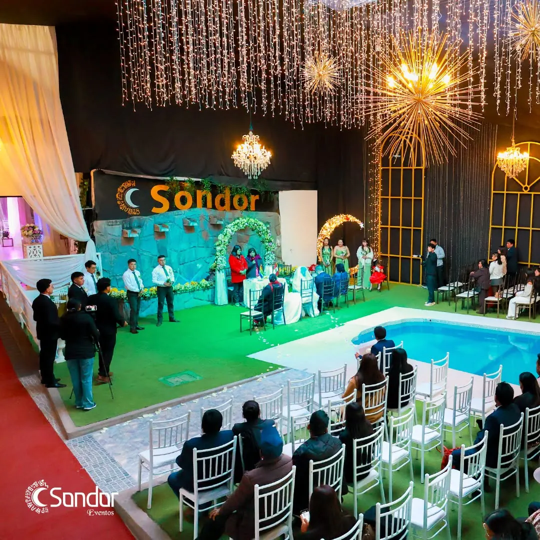 Boda junto a la piscina