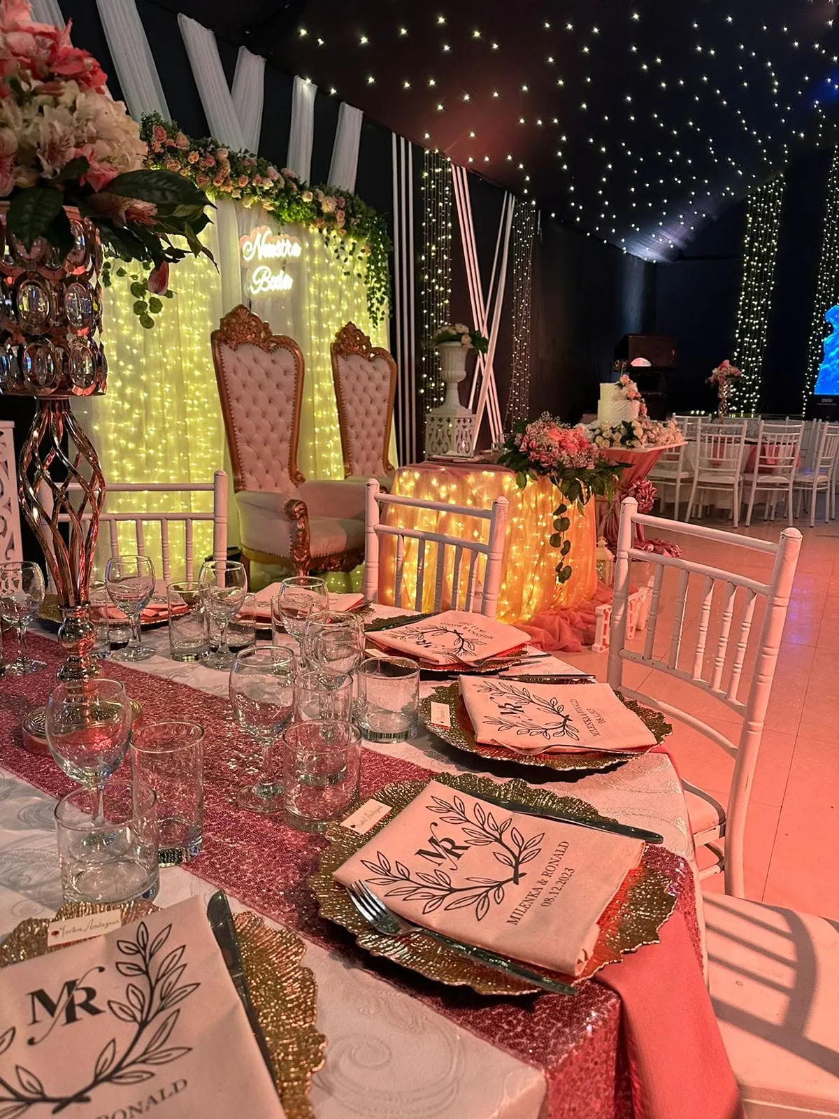 Mesa de boda con monograma