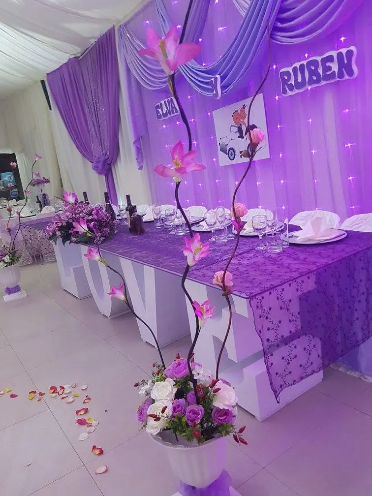 Mesa principal decorada