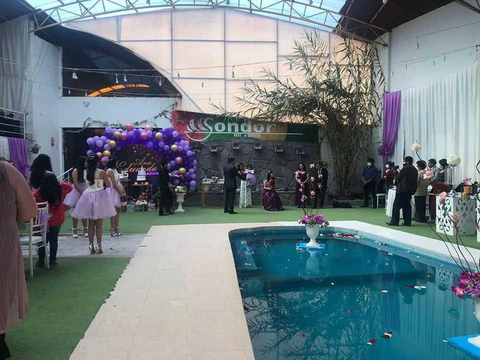 Evento diurno junto a la piscina