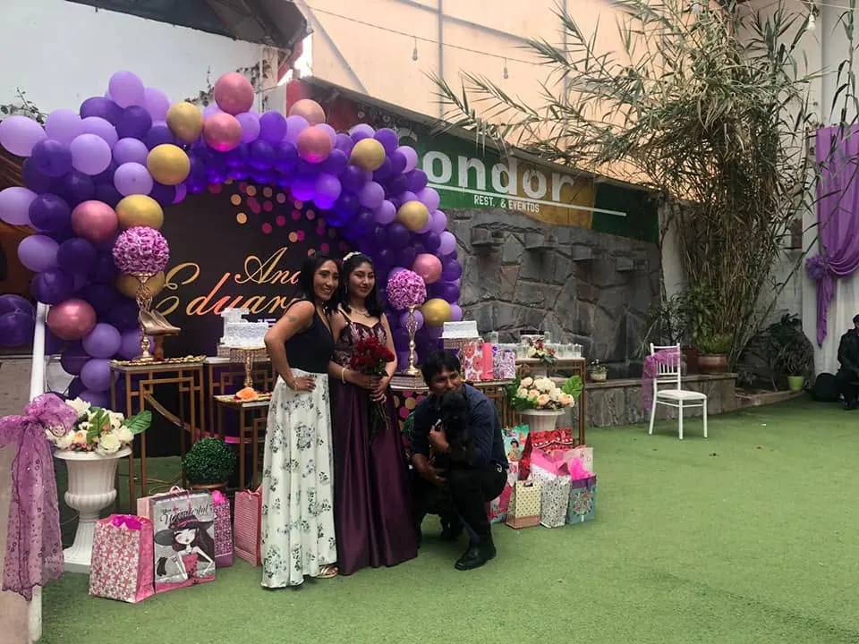 Quinceañera en el patio