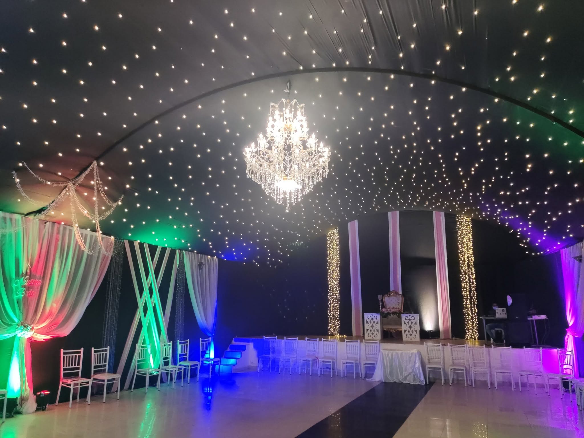 Salón Principal con cielo estrellado